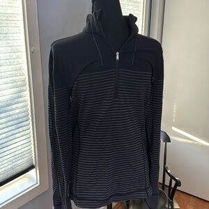 Lululemon pullover 
Size small